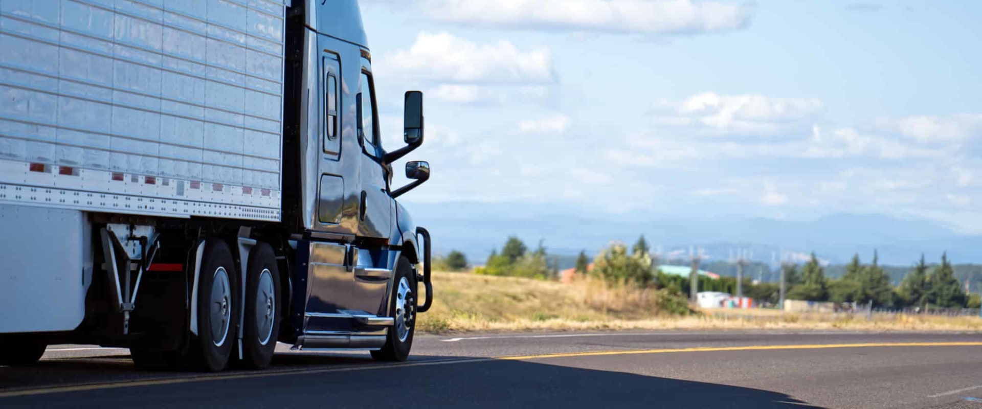Comparing Prices and Services: How to Choose the Right US Long Distance Movers